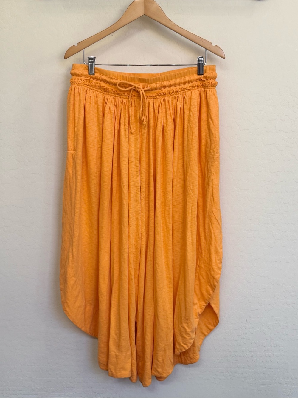 Free People free-est Drop It Low Harem Shorts Zinnia Orange Size M NWT